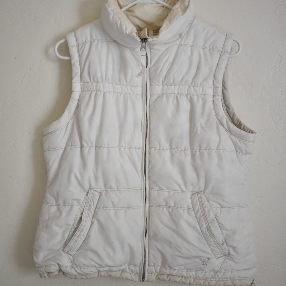 AEO cream puffer vest L